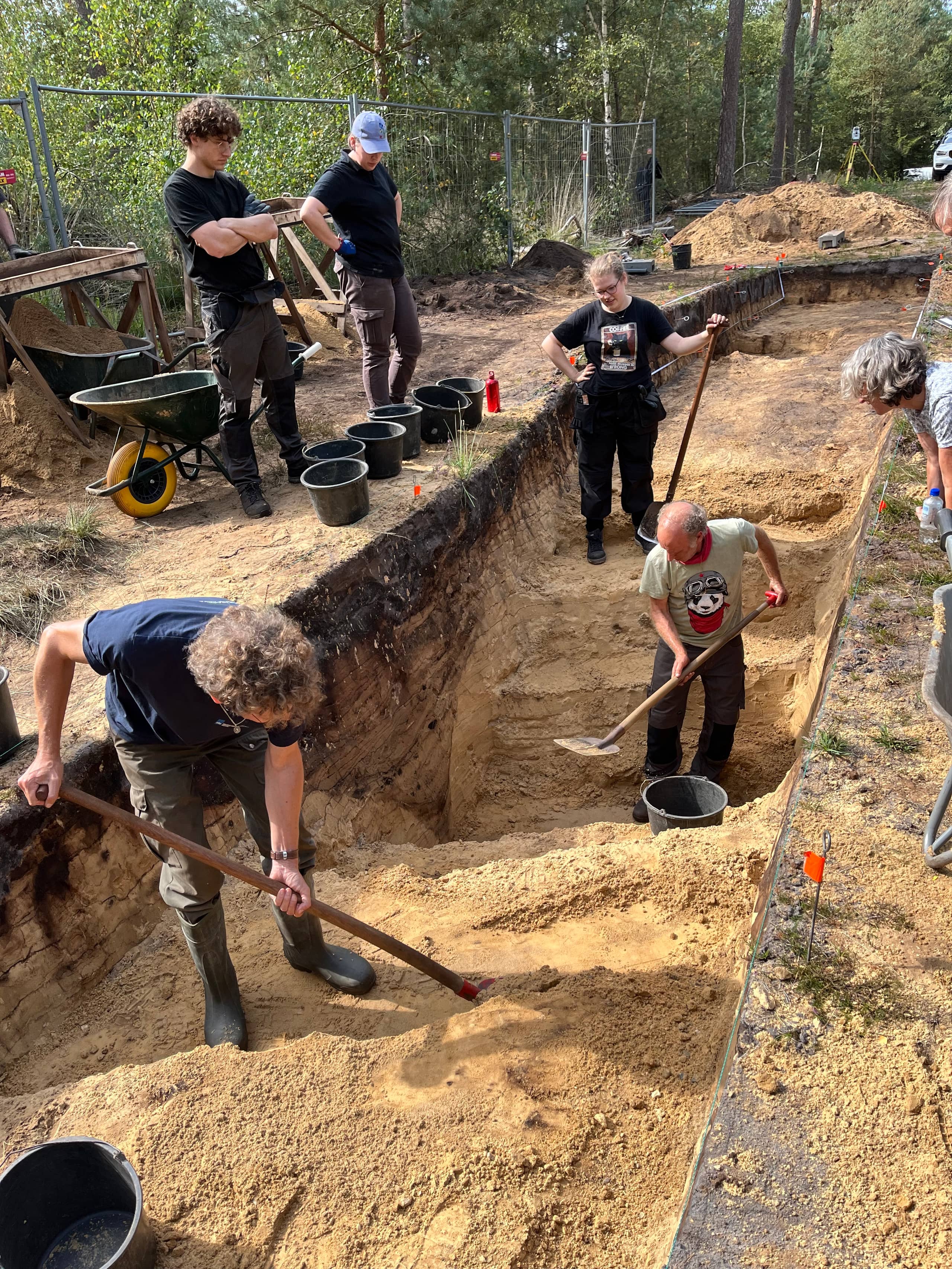 V-vormige gracht bij archeologisch onderzoek in Leuvenum (Ermelo)