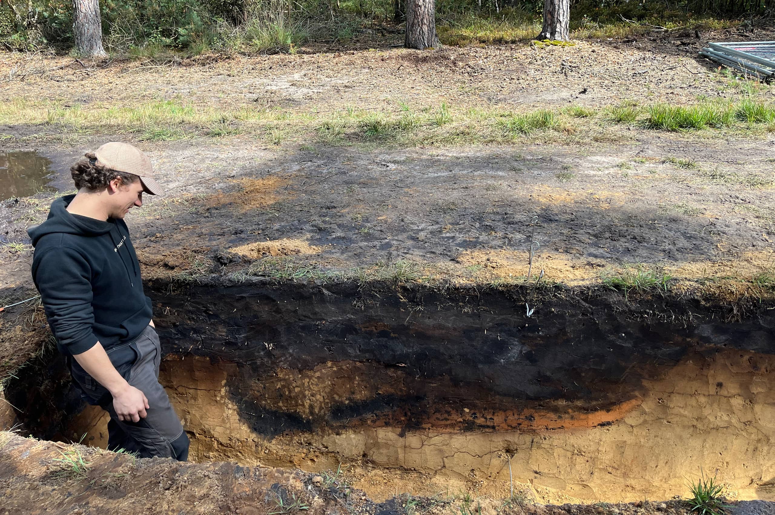 Doorsnede Romeinse oven in het profiel. Archeologisch onderzoek Leuvenum (Ermelo) september 2025