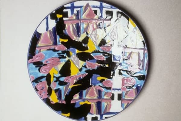 Kleurrijke schaal van gebroken fragmenten die opnieuw zijn samengesteld, met veel roze, zwart en geel