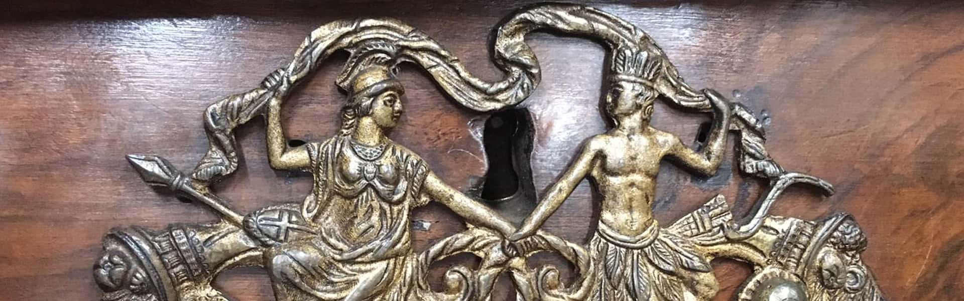 NK253 Porseleinkast (detail van beslag), ca. 1700