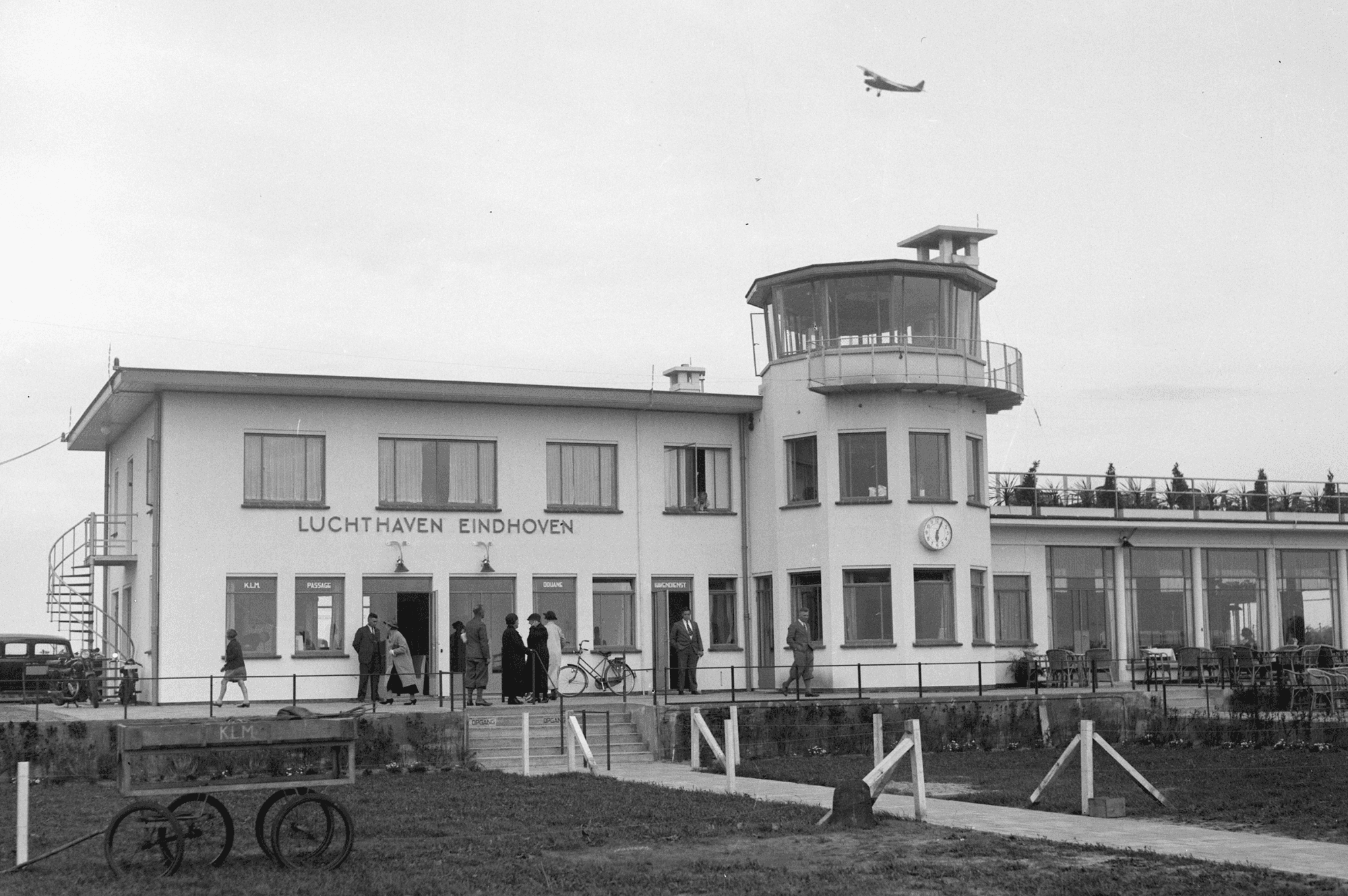 Vooraanzicht gebouw Burgerluchthaven Welschap