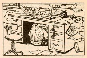 Tekening van een bureau vol papieren waar een figuur onder verstopt zit