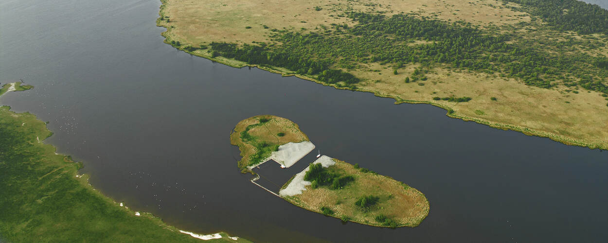 Luchtfoto van Senneroog, Lauwersmeer