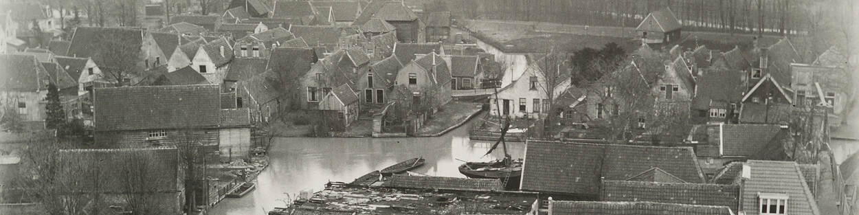 panorama Edam met huizen en water