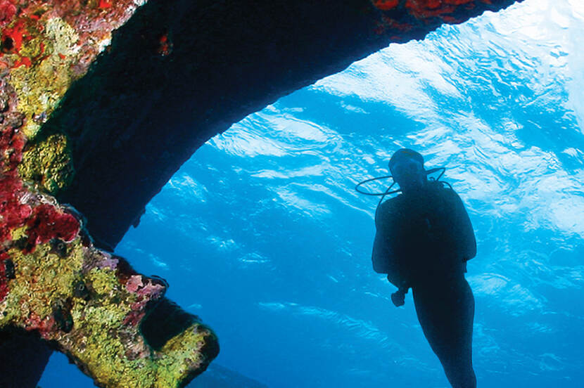 Underwater photo of the base of the turret of one of large caliber cannons of the iron-clad cruiser the Vizcaya in Aserradero, Underwater Archaeological Park linked to the Naval Battle of Santiago de Cuba.