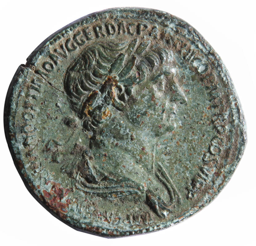Foto van een munt met de afbeelding van Sestertius Trajanus