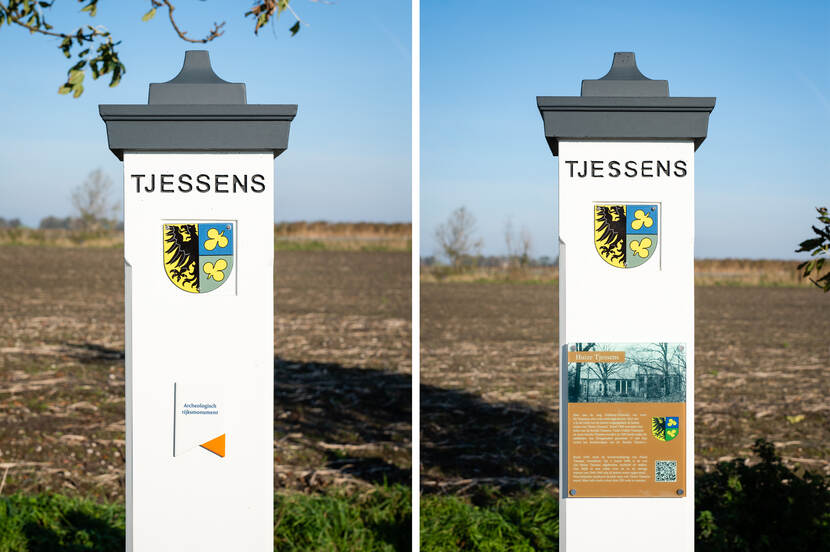 De nieuwe hekpalen markeren de plek waar vanaf de late middeleeuwen de state Tjessens heeft gestaan.