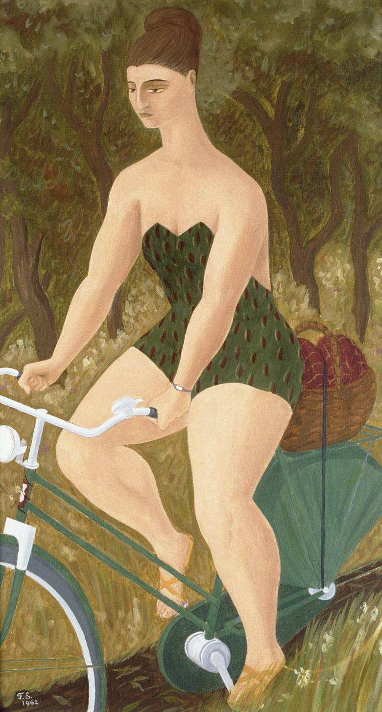 Schilderij van vrouw in groene korte jurk op een grijze-groene fiets met op de bagagedrager een picknickmand.