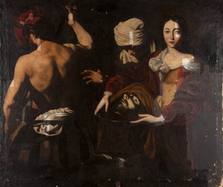 Twee vrouwen waarvan één een schotel draagt met daarop het hoofd van Johannes de Doper. Rechts staat een man op de (blote) rug gezien.