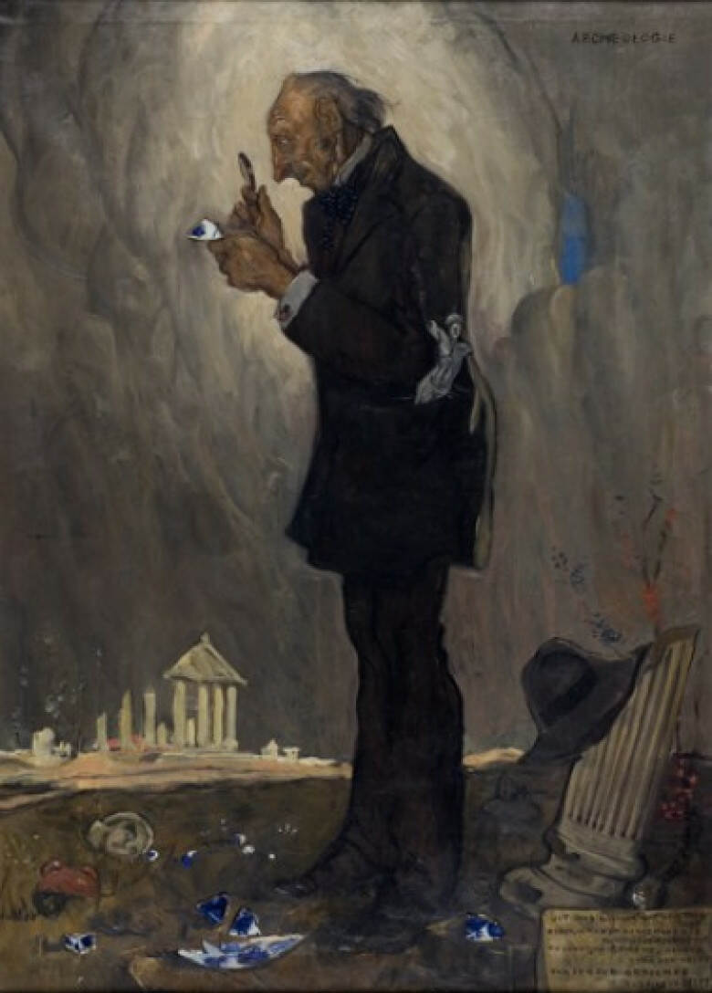 Heer in zwart pak bestudeert een scherf met een vergrootglas met op achtergrond summiere resten van een klassieke tempel, een vrouwenkop en een omgevallen drinkschaal.