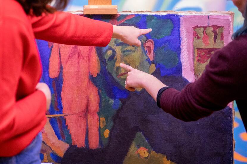Onderzoekers bekijken blauwe pigmenten in modern schilderij