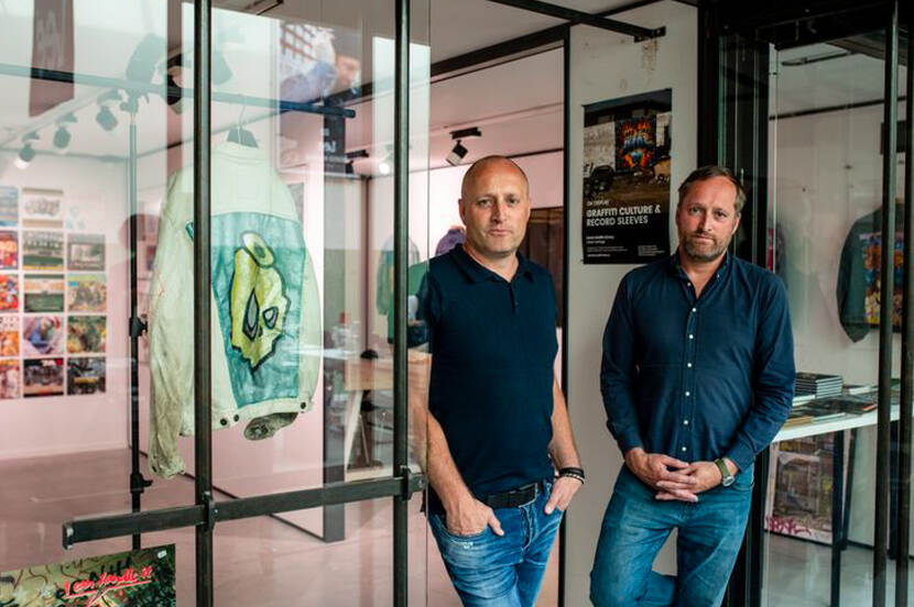 Oprichters Richard en Marcel van Tiggelen bij de Dutch Graffiti Library, gevestigd in Denim City in Amsterdam