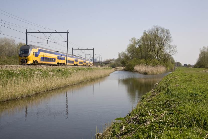 trein en spoorlijn