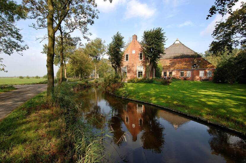 Foto van Hoeve Abbeweer in Baflo, een voorbeeld van agrarisch erfgoed.