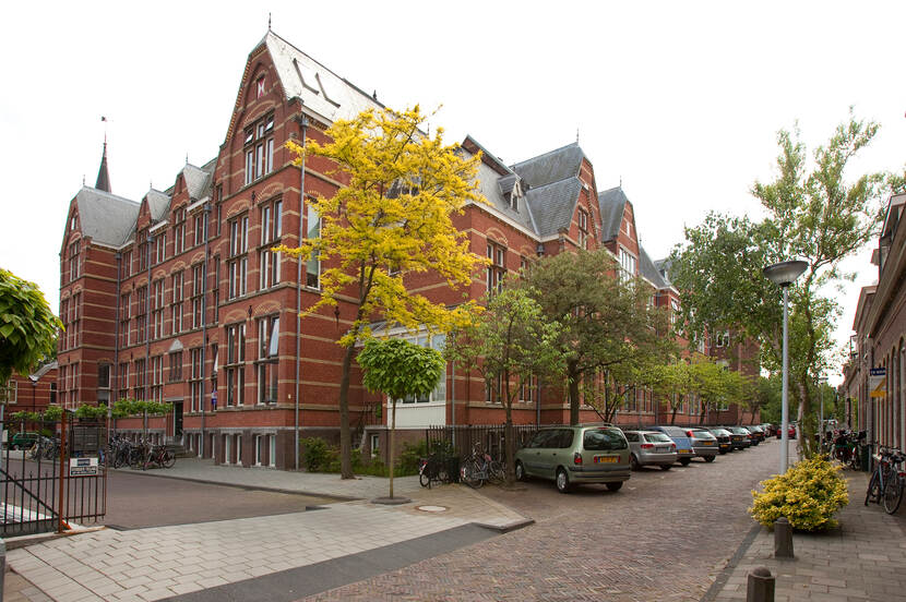 Zicht op een straat in Leiden