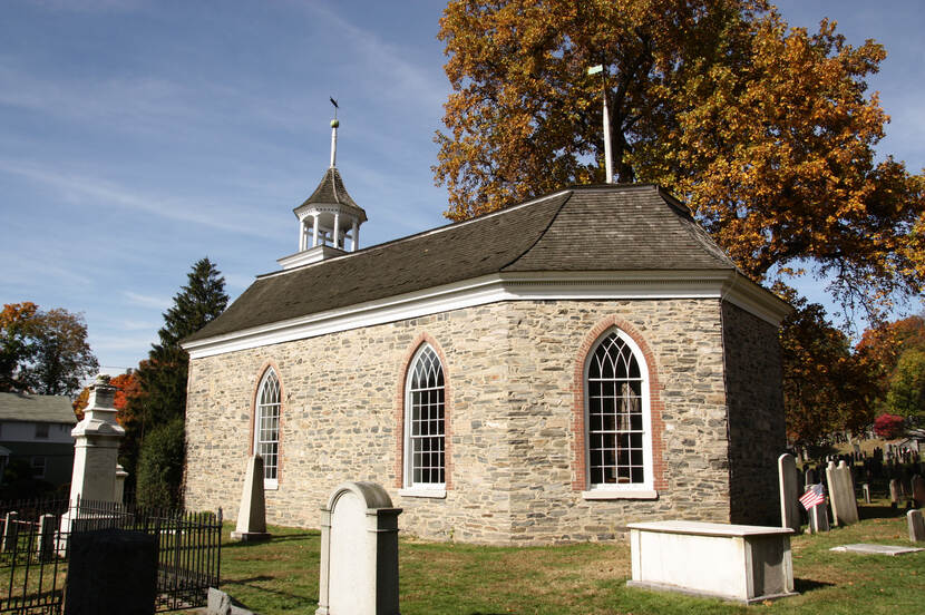 foto van een kerkje op begraafplaats Sleepy Hollow New York