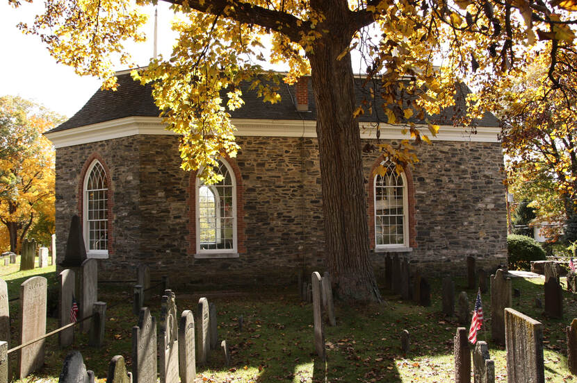 foto van een kerkje op begraafplaats Sleepy Hollow New York