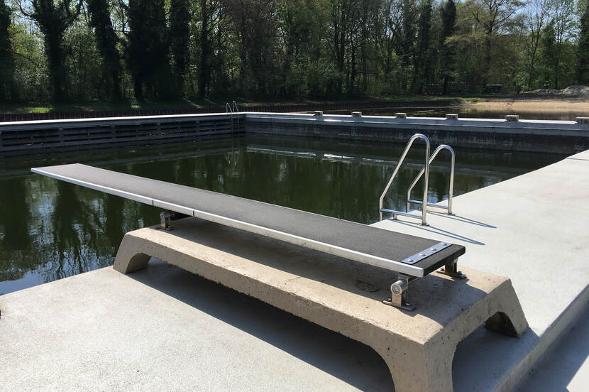 Foto van een duikplank in het Strandbad, Winterswijk