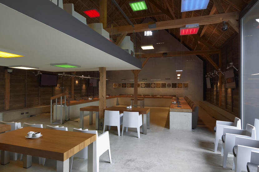 Foto van het interieur van de raadzaal van de gemeente Borsele