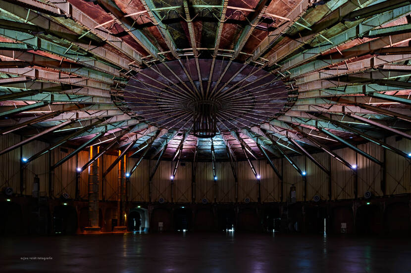 LED verlichting in de Gashouder(hal) op het Westergasfabriek terrein