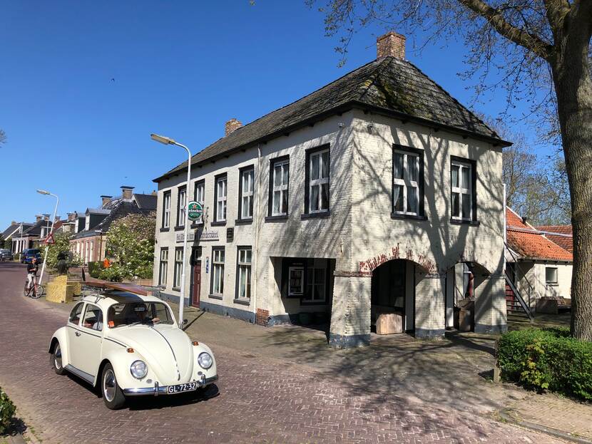 Buitenkant restaurant het Wapen van Baarderadeel