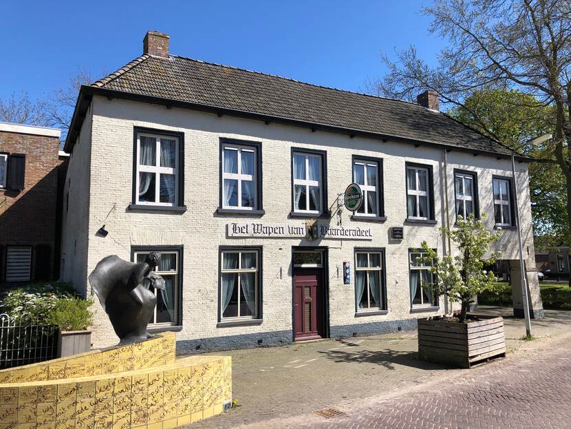 Buitenkant restaurant het Wapen van Baarderadeel