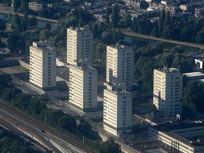 6 torens van de Bijlmerbajes