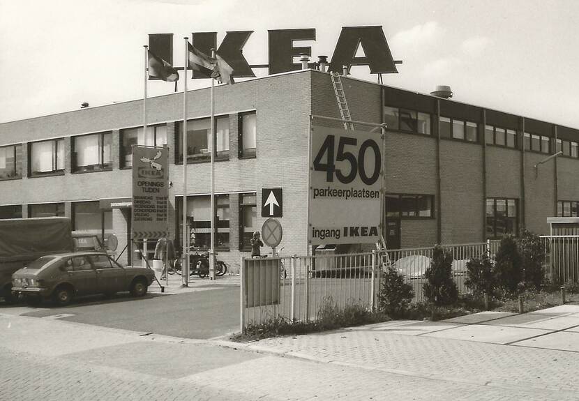 historische foto van de ingang van de eerste Ikea in Nederland