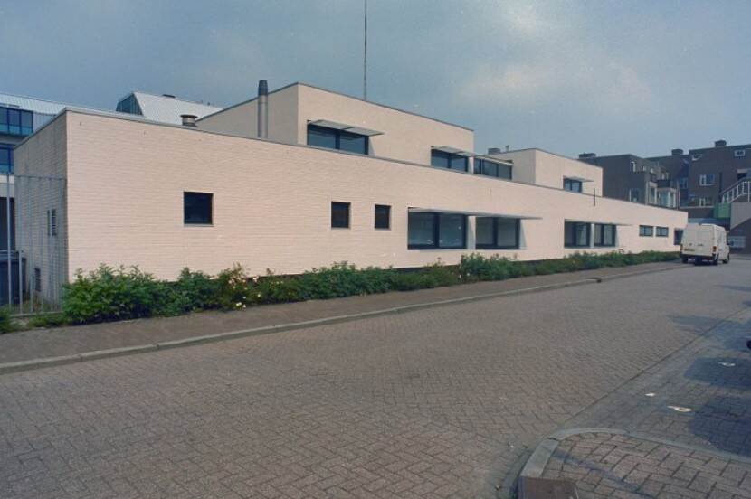 Voormalig politiebureau Almere Haven. OMA, 1985.