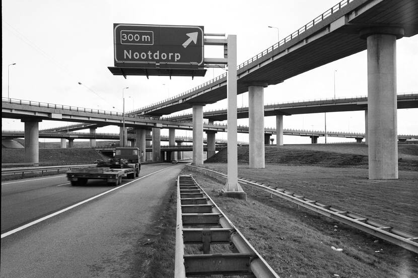 Wegennet met bord Nootdorp, 1985.