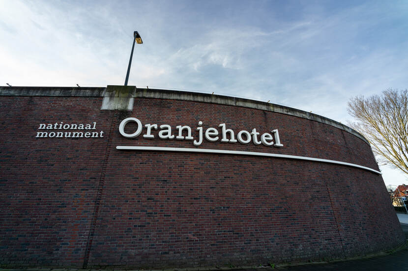 foto van de gevel van Oranjehotel