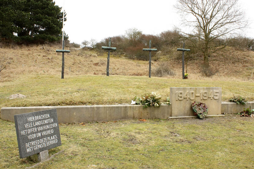 Foto van het oorlogsmonument op de Waalsdorpervlakte