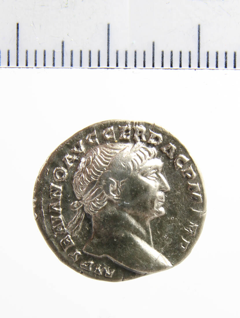 Zilveren denarius met afbeelding keizer Trajanus (98-117)