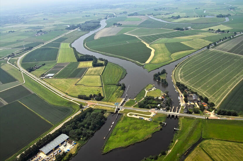 Luchtfoto van Dokkumer Nieuwe Zijlen