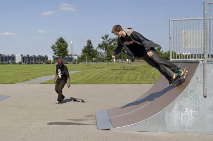 Foto van twee skaters in het Princes Amalia Park