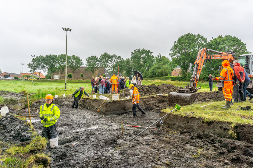 foto van een opgraving in Sauwerd, Groningen