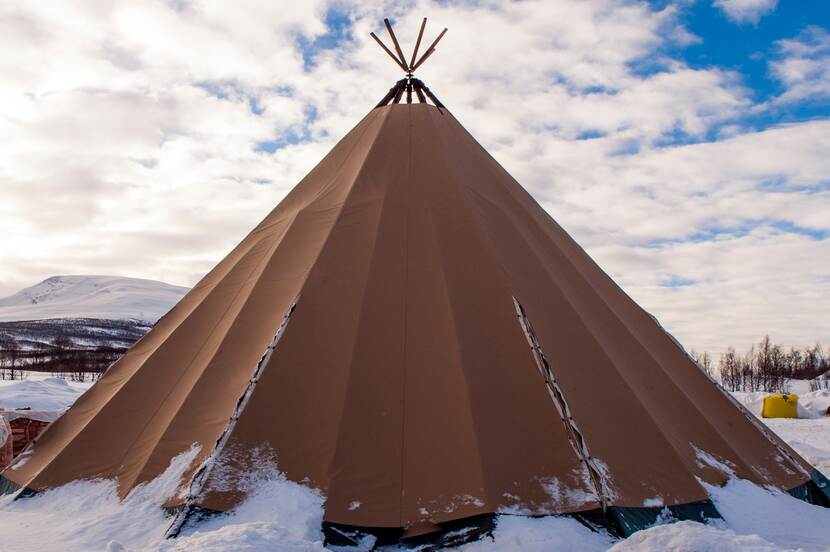 Tent in de sneeuw