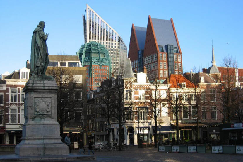 foto van het standbeeld van Willem van Oranje op het Plein in Den Haag