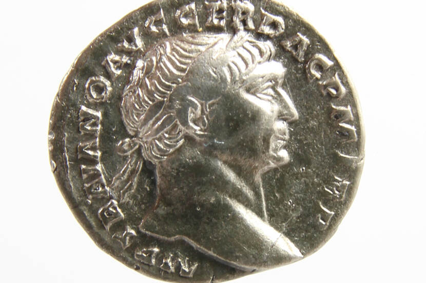 Zilveren denarius met afbeelding keizer Trajanus (98-117)
