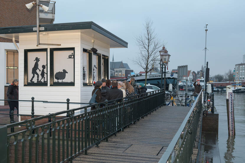 Draaibrug, Dordrecht: kunstproject 'Luisterrijk Dordrecht' van zussen Heide & Sandra van der Woude