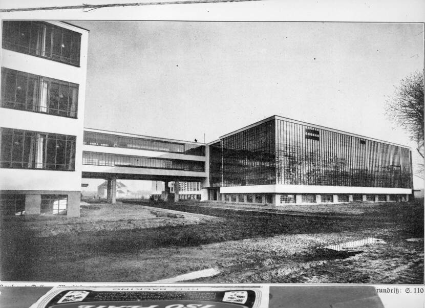 Zwart-wit foto van Bauhaus-gebouw