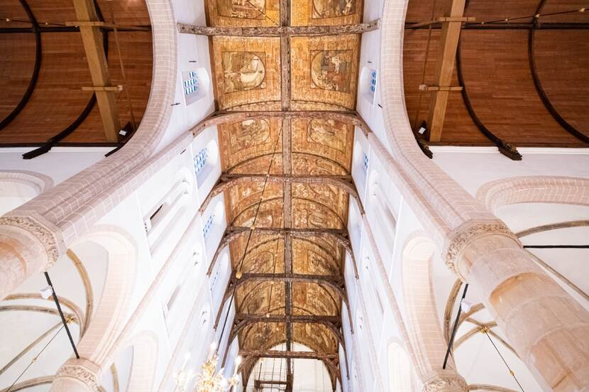 Beschilderd tongewelf Grote Kerk Naarden gefotografeerd vanaf de kerkvloer