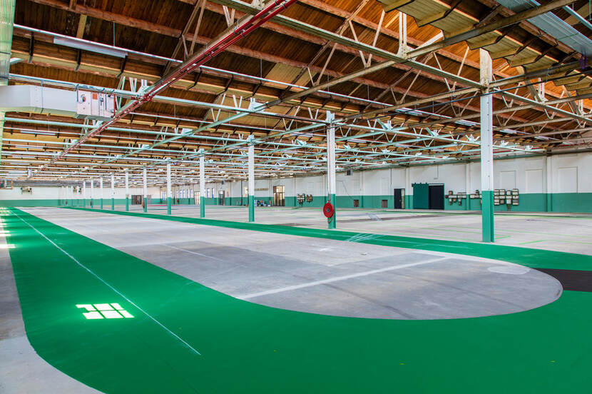 Een indoor fietstestparcours in de ENKA-westhal