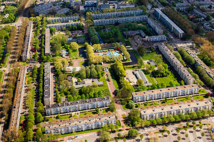 Luchtfoto van wederopbouwwijk De Heuvel