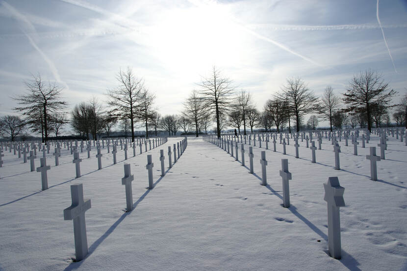 Begraafplaats Margraten in de sneeuw