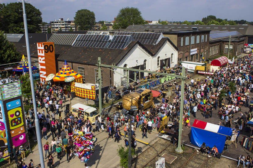 Het evenement Festival Mundial op het terrein van de NS Werkplaats