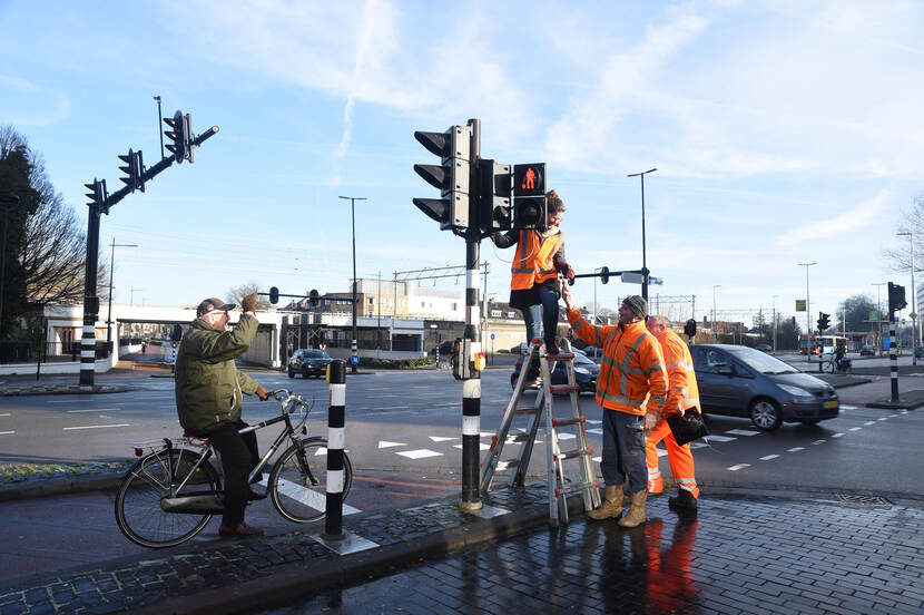 Het kruikenzeiker verkeerslicht zet erfgoed op een ludieke manier in voor dialoog in de openbare ruimte