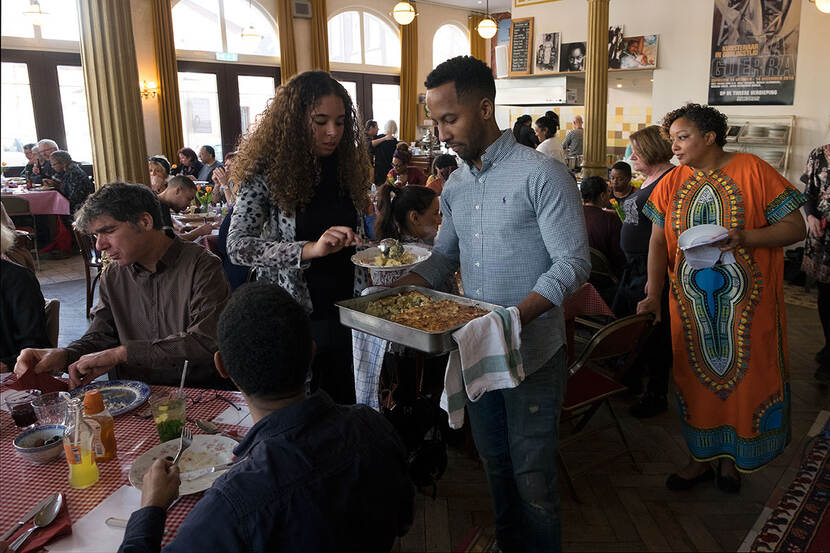 Eten in Verhalenhuis Belvédère