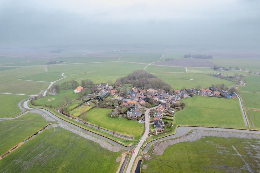 Luchtfoto van het Groningse dorp Rottum