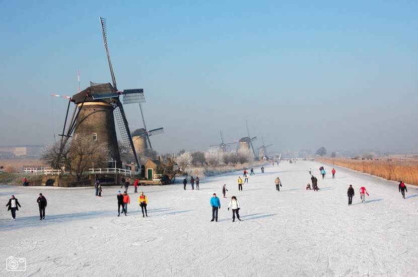 Een schaatstocht langs de molens in Kinderdijk.
